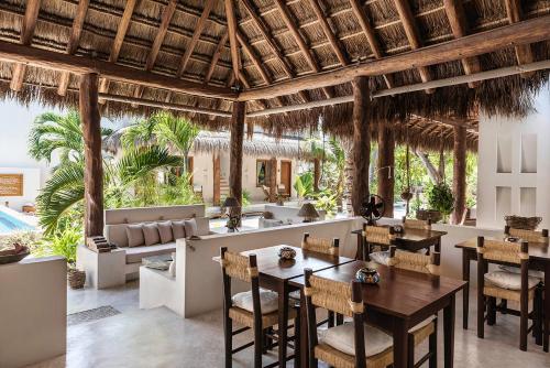 A restaurant or other place to eat at Tierra del Mar Hotel - Adults Only