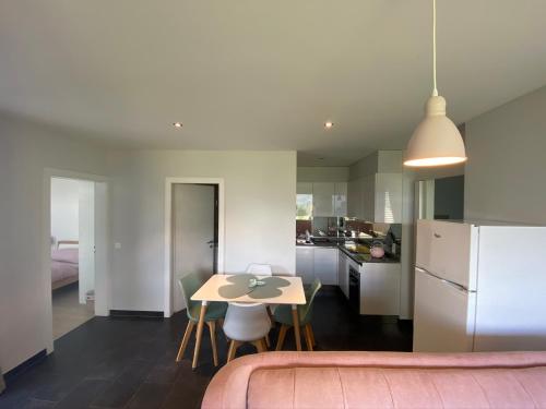 Kuchyň nebo kuchyňský kout v ubytování bnb Valais - by La Sittelle