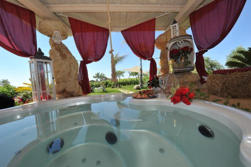 a jacuzzi tub in a resort at Il Giardino dei Flintstones B&B in Cerveteri
