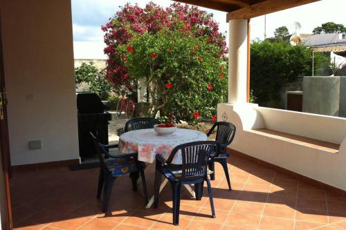 Zona de estar de Villa by the Vulcano - 70mq plus large garden and patio
