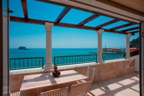 Gallery image of Piazza Apartments 1 in Petrovac na Moru