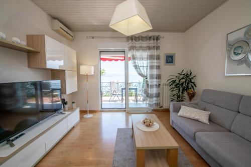 Villa Tomić Apartment Mia near the sea