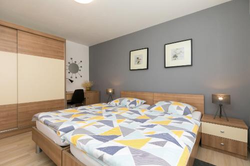 A bed or beds in a room at Apartments Dama