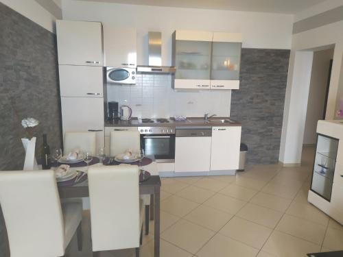 Nhà bếp/bếp nhỏ tại Villa Miljana