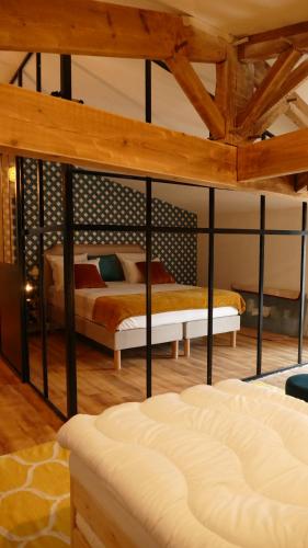 a bedroom with two bunk beds in a room at La Rochelle et l'Aunis in Saint-Sauveur-dʼAunis