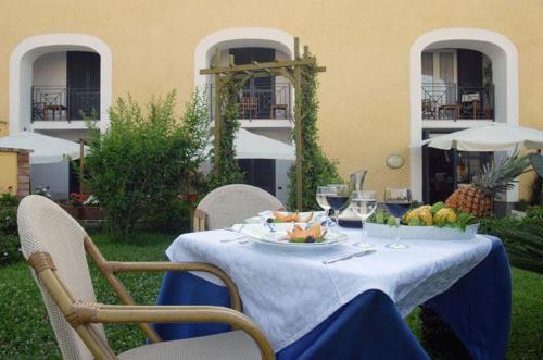 Foto dalla galleria di Hotel La Tonnara a Procida