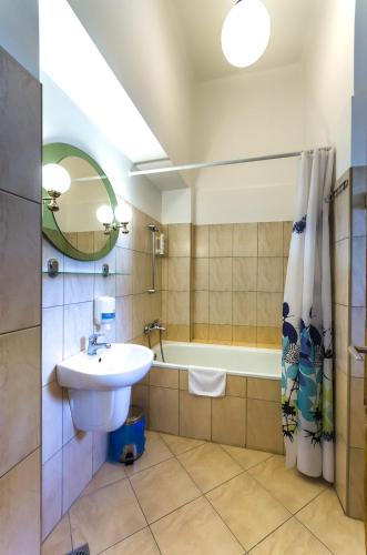 a bathroom with a sink and a bath tub at Apartament Żychoniówka in Zakopane
