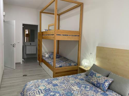 a bedroom with a bunk bed and a bed with a bed sidx sidx at Águeda Hostel & Friends in Águeda