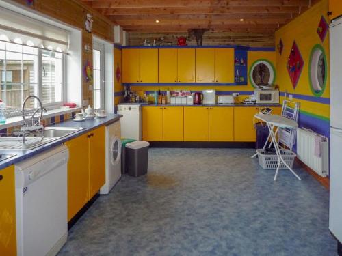 Kuchyň nebo kuchyňský kout v ubytování Ballyheigue Guesthouse