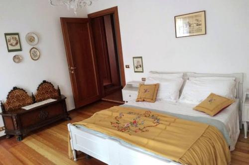 Ένα ή περισσότερα κρεβάτια σε δωμάτιο στο Villa Giuliana