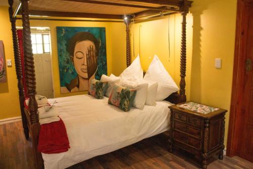 Una cama o camas en una habitación de Hidden Gem Art Guesthouse , one of a kind