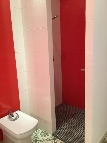 a bathroom with a toilet and a shower at El Llimoner in Banyoles