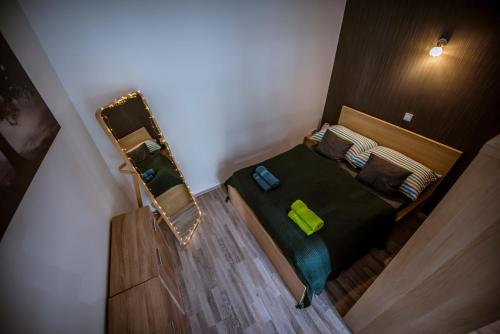 Postel nebo postele na pokoji v ubytování Bingo Apartman