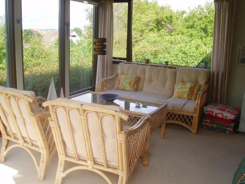 a living room with a couch and chairs and a table at Glyngøre Bed & Breakfast II in Glyngøre