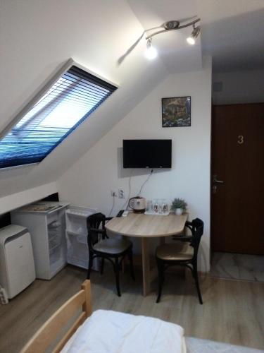 a room with a table and chairs in a attic at SOBE ŠOKČIĆ in Karlovac