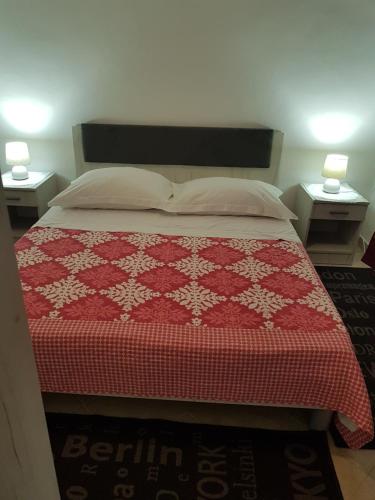 
A bed or beds in a room at Apartments Viganj
