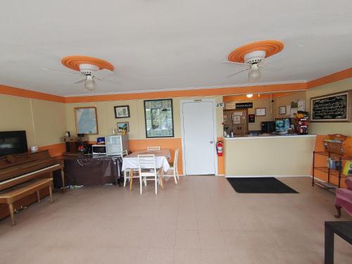 a living room with a table and a kitchen at Highland Motel in North Sydney