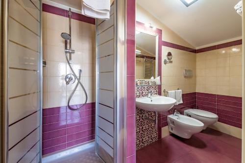 Ένα μπάνιο στο Vittorio Emanuele Boutique Hotel
