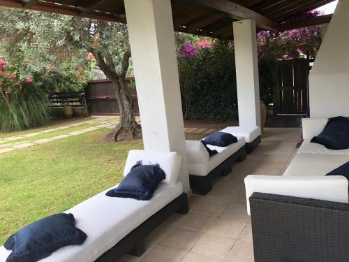 Zahrada ubytování Villa Ines con piscina sud Sardegna