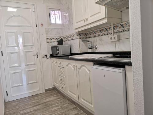 Sunny Apt with terrace coastal area South Arona