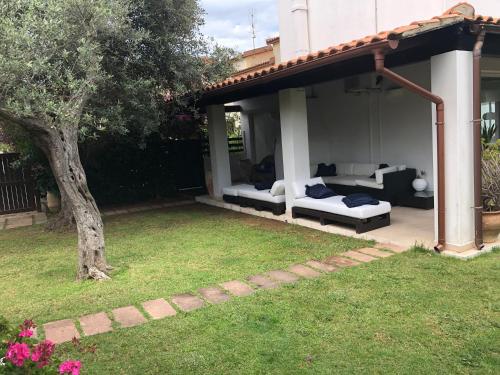 Zahrada ubytování Villa Ines con piscina sud Sardegna