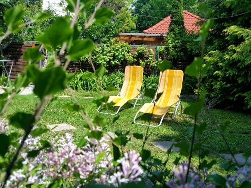 Afbeelding uit fotogalerij van Garden Budha Relax Apartman, parking, BBQ, terrace in Siófok