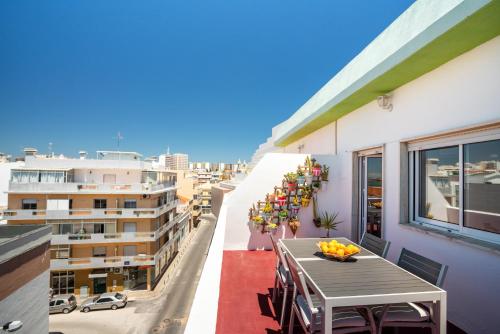 Dreamers Duplex with Seaview