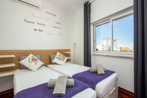 Dreamers Duplex with Seaview