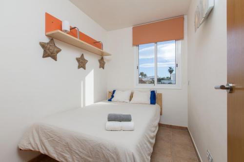 a bedroom with a white bed and a window at Casa Ocean by MarCalma in Montroig