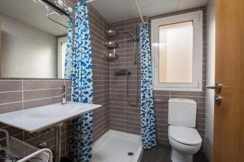 a bathroom with a toilet and a sink and a shower at Casa Ocean by MarCalma in Montroig