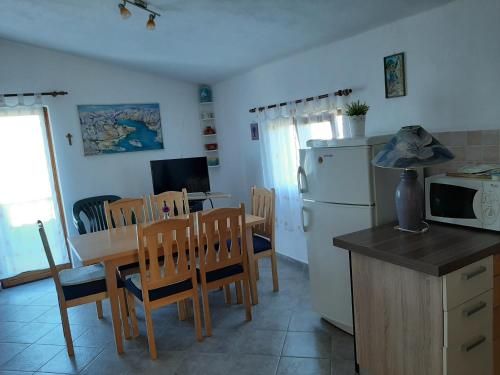 Gallery image of Apartments Mira in Tkon