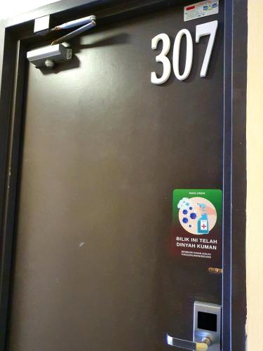 a machine with the number on it at Hotel Bestari in Kuala Lipis