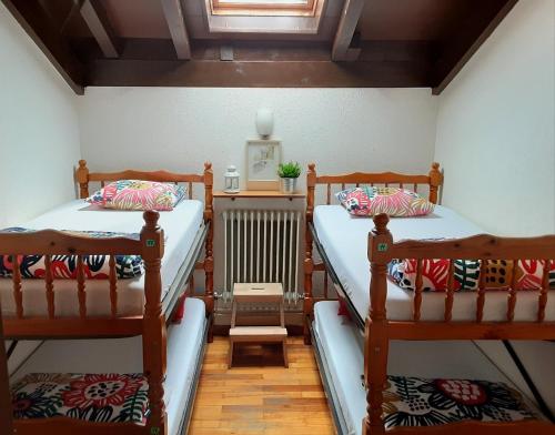 Una cama o camas en una habitación de Refugio La Ardilla Real