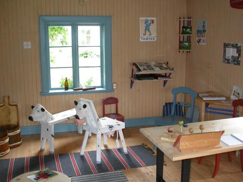 two toy horses on a table in a room at Månsåsen Bed & Breakfast in Månsåsen