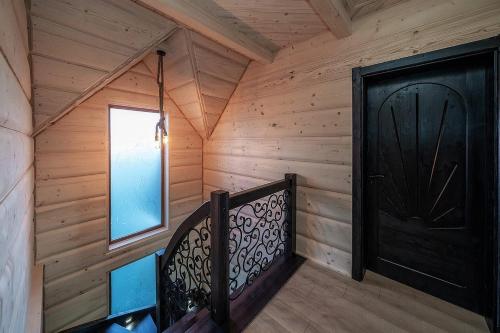 Gambar di galeri bagi "Osada Guty" - każdy domek posiada prywatne jacuzzi na wyłączność, w cenie pobytu - idealne miejsce na wypoczynek! di Szaflary