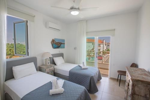 Ένα ή περισσότερα κρεβάτια σε δωμάτιο στο Katerina Luxury Villas