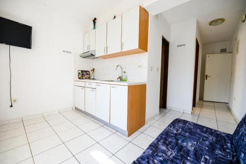 A cozinha ou cozinha compacta de Apartmani Milka Zadar