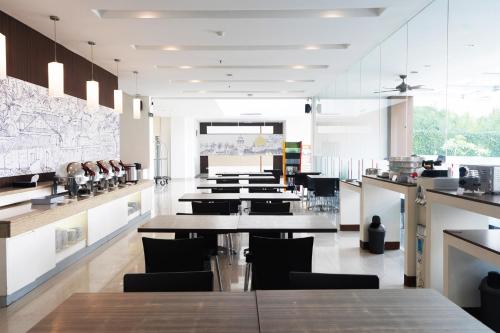 a large kitchen with a table and chairs at Lynn Hotel Serang in Serang