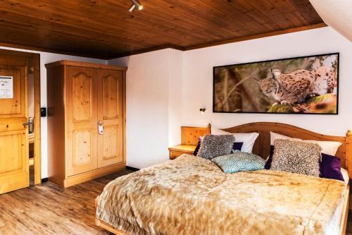 a bedroom with a bed and a painting on the wall at Jagdschloss Windenhütte in Thale