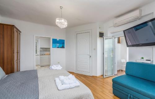 TV a/nebo společenská místnost v ubytování Tea Suite with Sea view