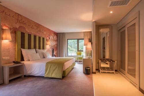 a hotel room with a bed and a window at Vila Gale Serra da Estrela in Manteigas