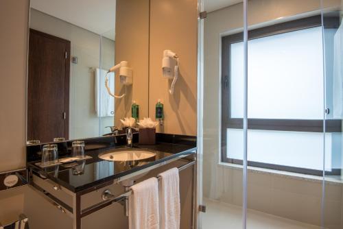 a bathroom with a sink and a mirror at Vila Gale Serra da Estrela in Manteigas