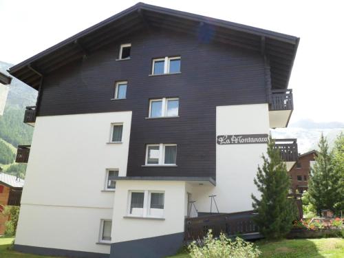 a building with a black roof at Apartment La Montanara by Interhome in Saas-Fee