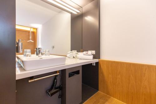 
Ein Badezimmer in der Unterkunft Hotel & Lounge by Hyve Basel SBB
