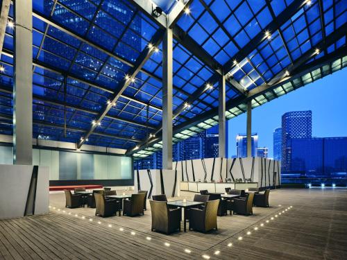 Grand ParcVue Hotel Residence Chengdu — Balcony/Terrace
