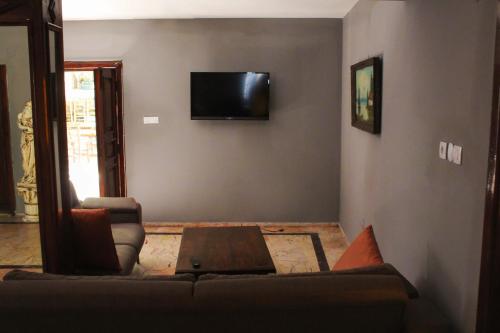 Μια τηλεόραση ή/και κέντρο ψυχαγωγίας στο White City Pension