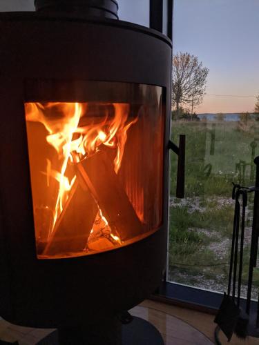 Φωτογραφία από το άλμπουμ του Seaside getaway in Ööd mirror house with sauna σε Vihterpalu