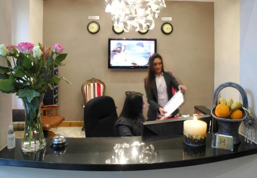 The lobby or reception area at Homestay Hotel Heathrow 