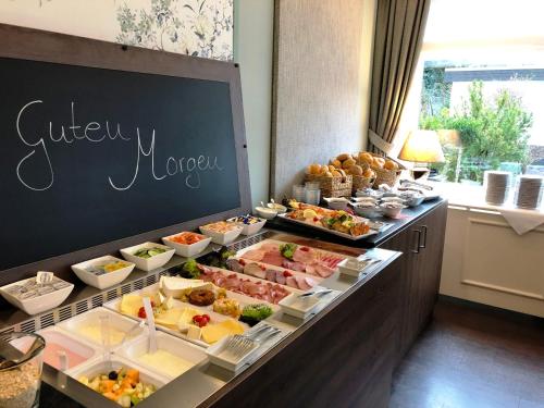 Jídlo v hotelu nebo okolí