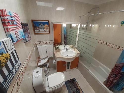Kúpeľňa v ubytovaní Aveiro Central Its ALL there Apartment